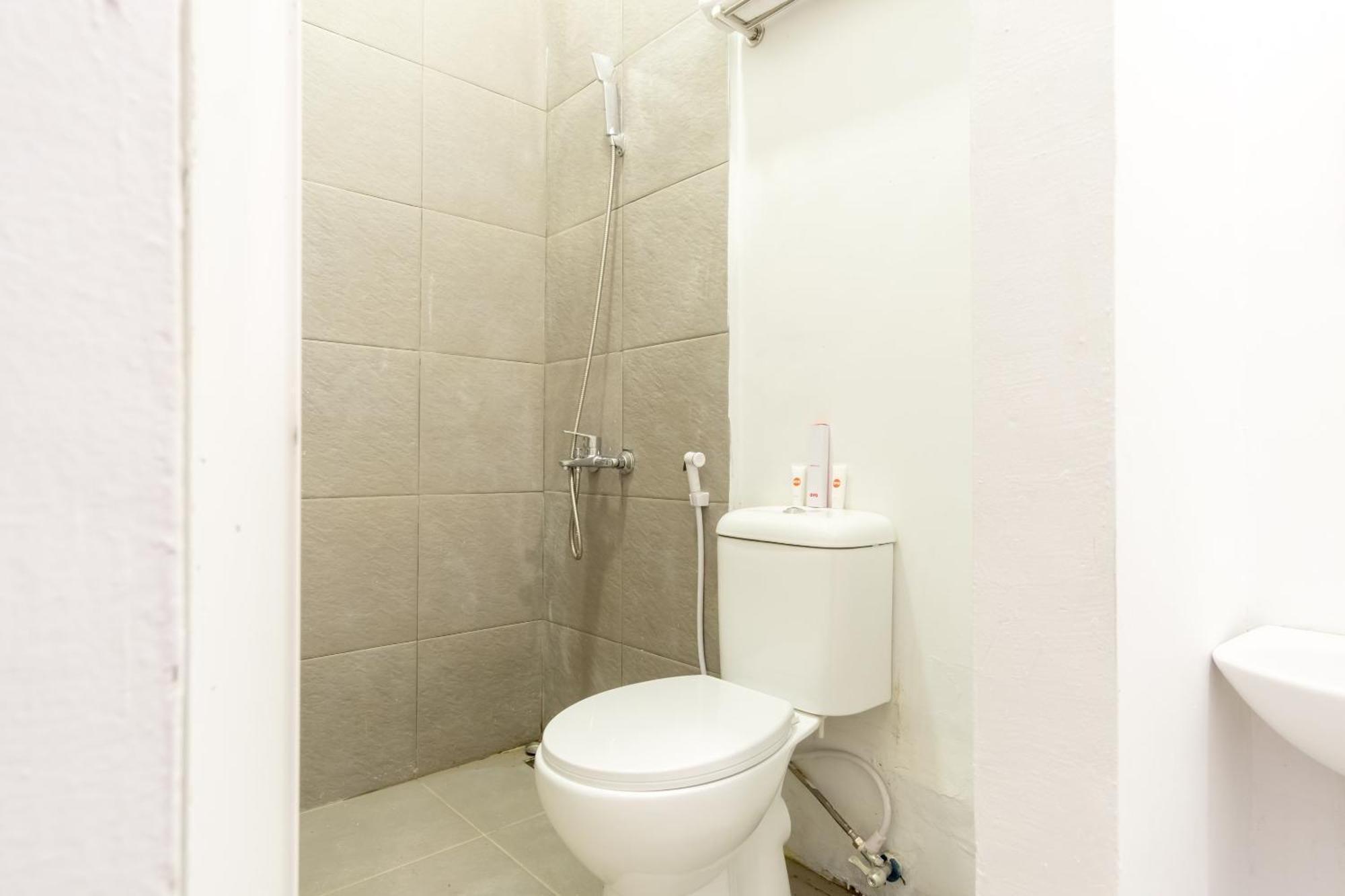 Hotel O Metropolitan Homestay Near Komplek Asia Megamas Medan Exterior foto